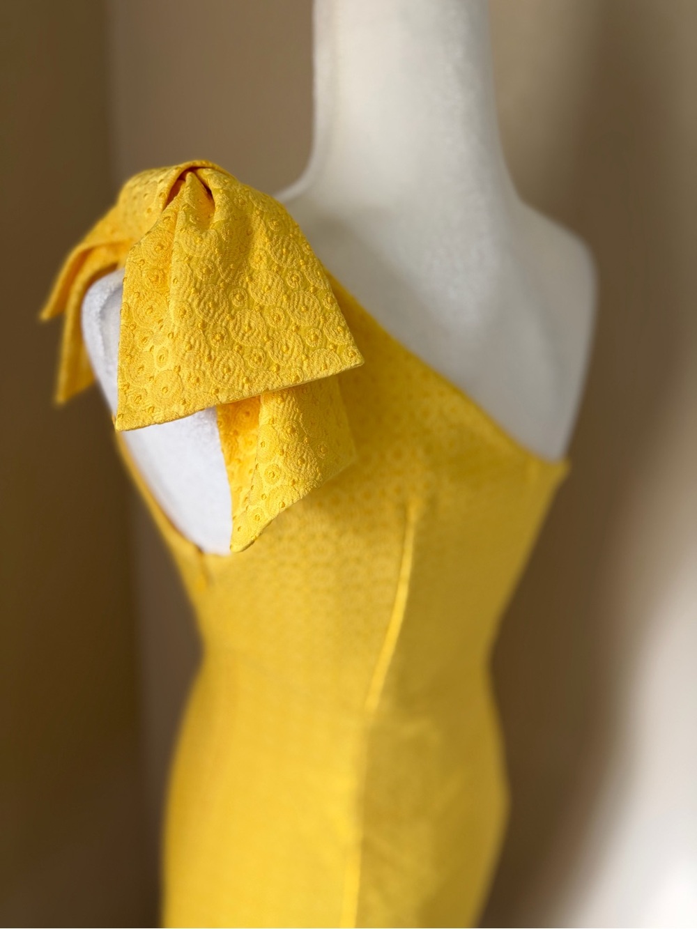 London Times One-Shoulder Eyelet Dress in Bright Yellow with Shoulder Bow - Picture 8 of 10